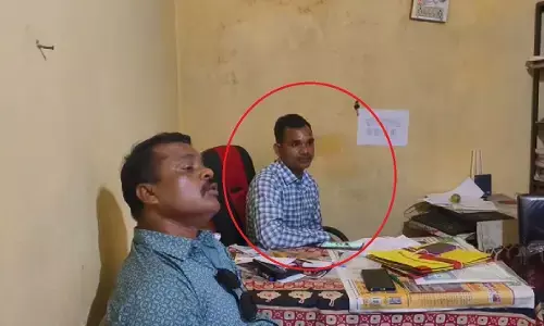 रिश्वतखोरी पर एसीबी का एक्शन : 13 हजार रुपये की रिश्वत लेते हुए पटवारी रंगे हाथों गिरफ्तार रिश्वतखोरी पर एसीबी का एक्शन : 13 हजार रुपये की रिश्वत लेते हुए पटवारी रंगे हाथों गिरफ्तार