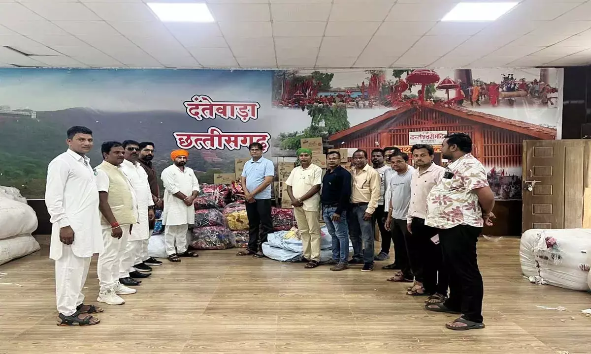 भारतीय किसान यूनियन ने बढ़ाए मदद के हाथ : बस्तर के बाढ़ पीड़ितों के लिए प्रशासन को सौंपी राहत सामग्री