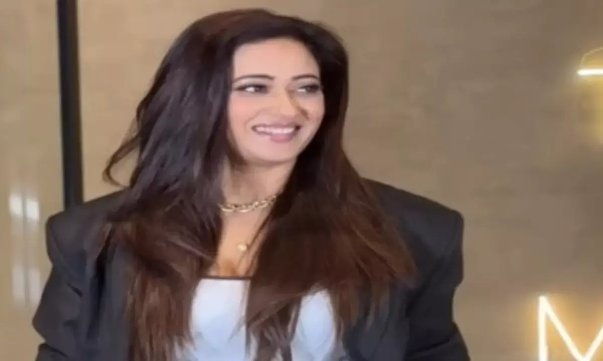 श्वेता तिवारी का स्मार्ट लुक