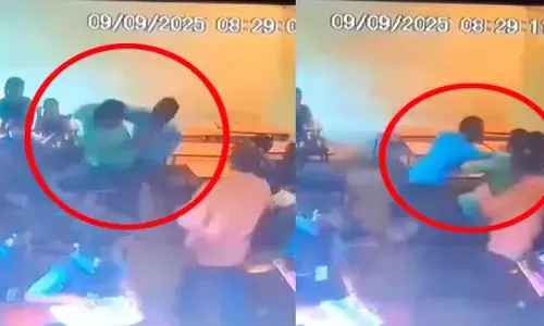 बच्चों को पढ़ाने के तरीके को लेकर हुआ विवाद