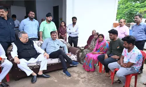 डॉ. रमन सिंह और महापौर मधुसूदन यादव डॉ. रमन सिंह और महापौर मधुसूदन यादव