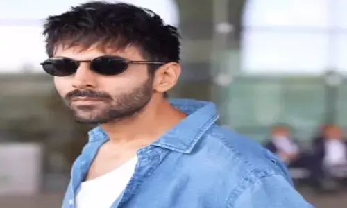 एक्टर कार्तिक आर्यन का एयरपोर्ट लुक एक्टर कार्तिक आर्यन का एयरपोर्ट लुक