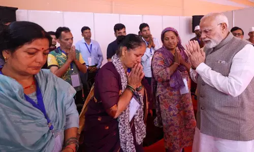 उत्तराखंड आपदा: PM  मोदी ने बांटा बाढ़ पीड़ितों का दर्द