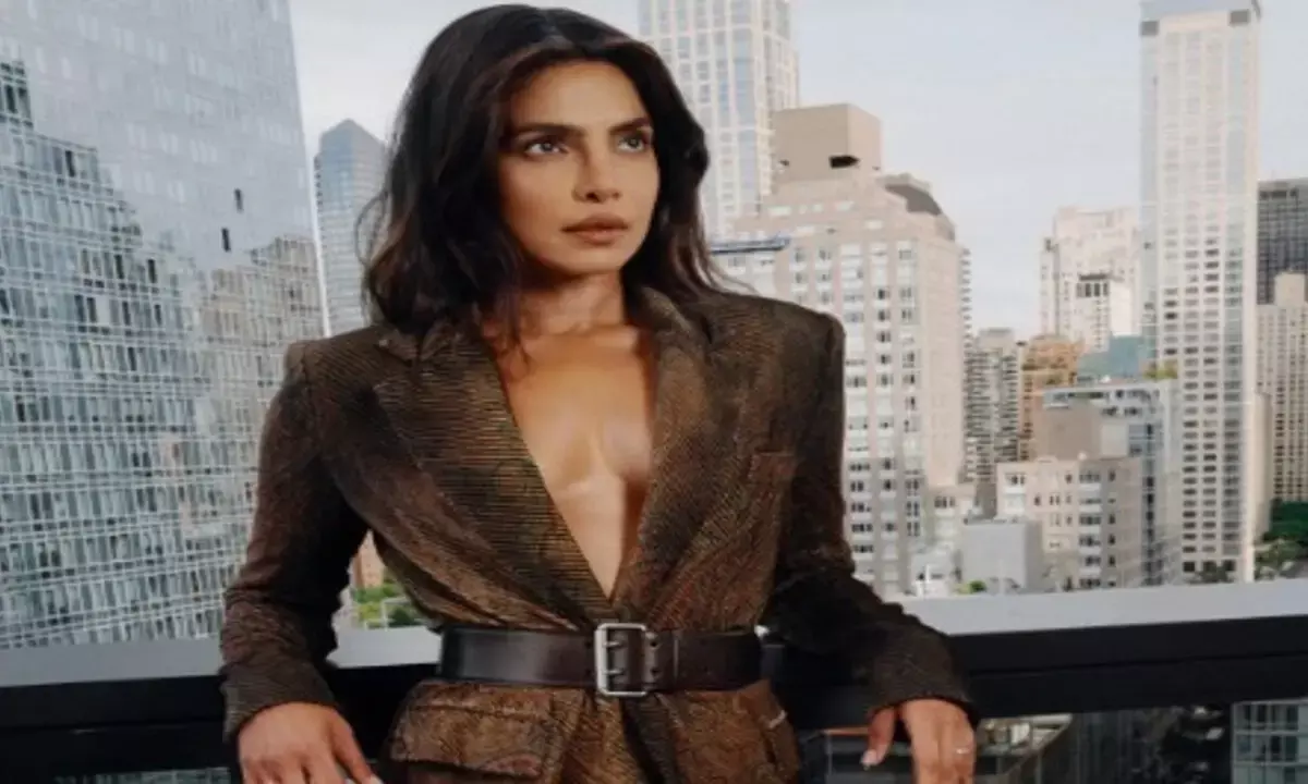 एक्ट्रेस प्रियंका चोपड़ा का ग्लैमरस लुक