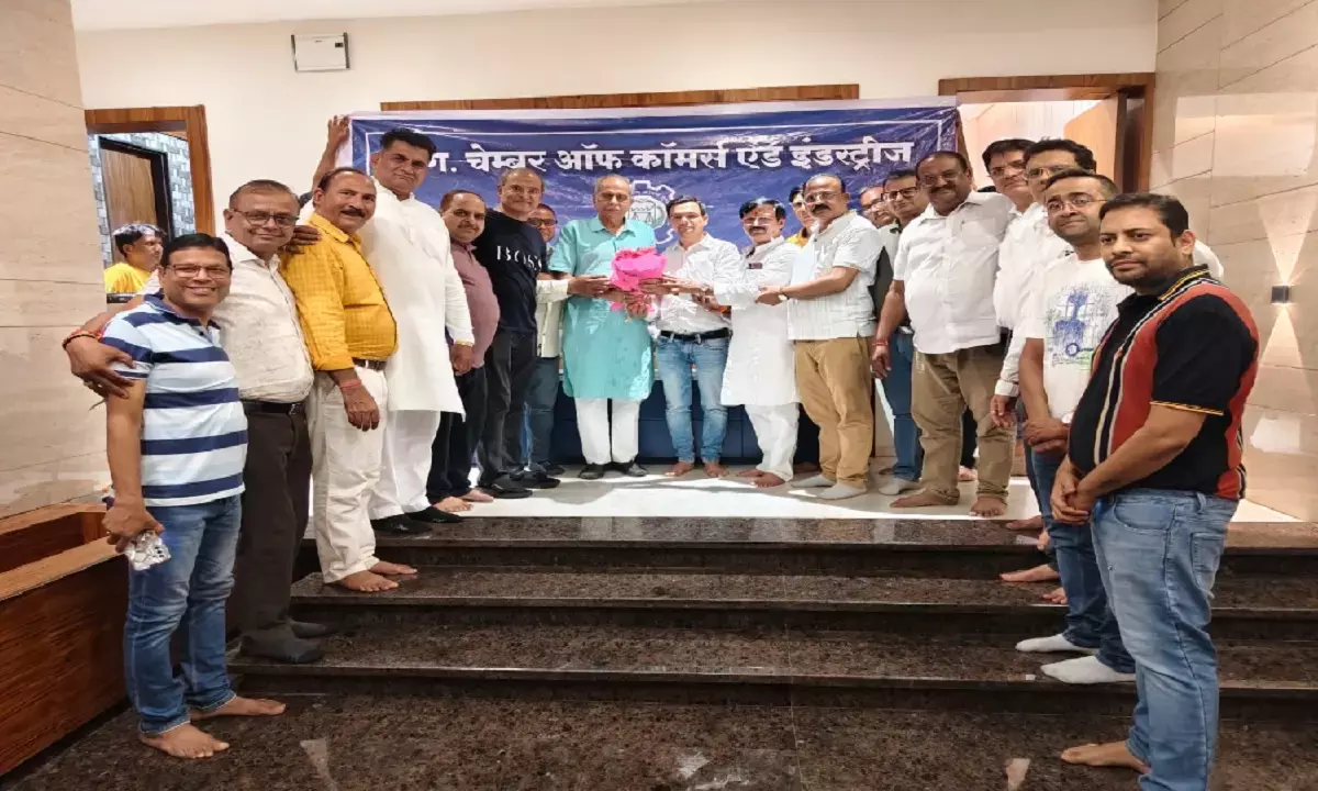 स्वास्तिक सोलर को मिला बेस्ट इंस्टॉलेशन-क्वालिटी अवार्ड : चेंबर आफ कामर्स ने जयेश भाई परमार को किया सम्मान