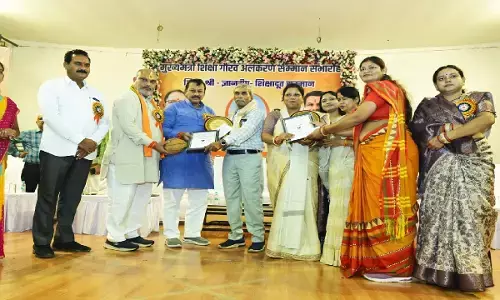 मुख्यमंत्री शिक्षा गौरव अलंकरण सम्मान : मिडिल स्कूल के उत्कृष्ट प्रधान पाठक के लिए गायत्री जोगी को किया गया सम्मानित