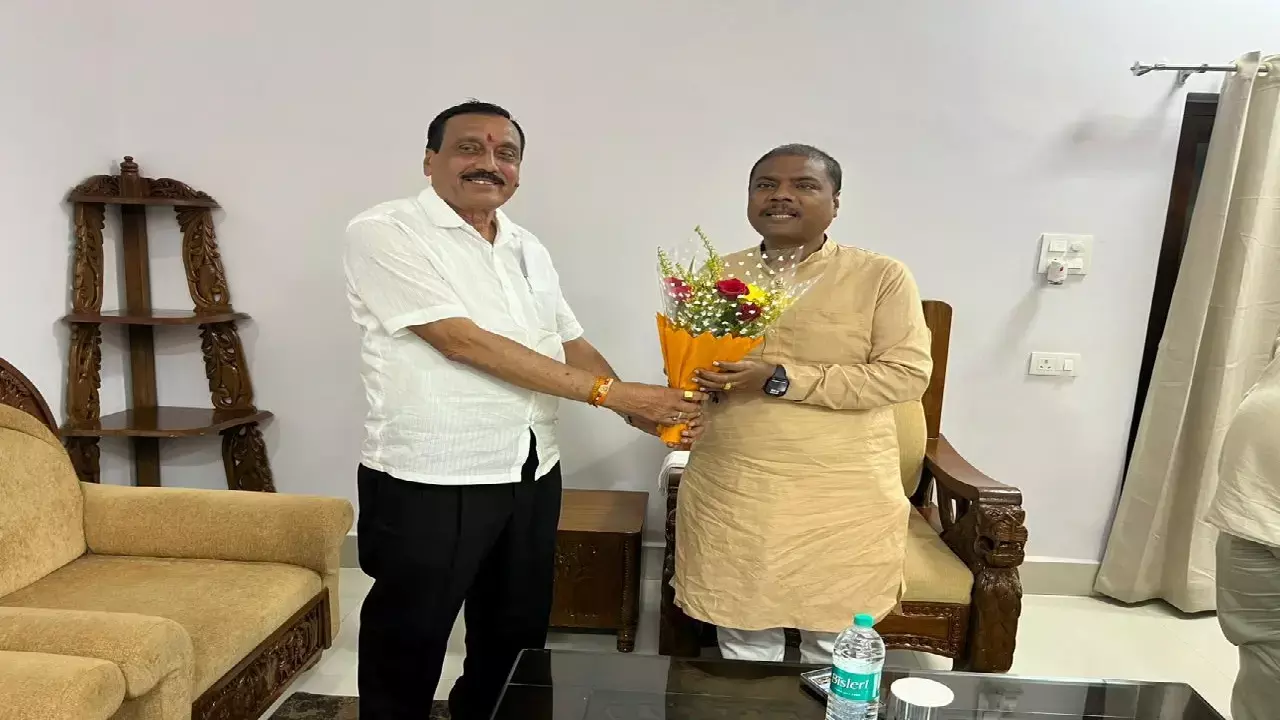 मंत्री केदार कश्यप ने परिवहन समस्याओं का किया निराकरण : जिलाध्यक्ष संतोष गुप्ता ने भेंट कर लोगों की तरफ से किया आभार व्यक्त मंत्री केदार कश्यप ने परिवहन समस्याओं का किया निराकरण : जिलाध्यक्ष संतोष गुप्ता ने भेंट कर लोगों की तरफ से किया आभार व्यक्त