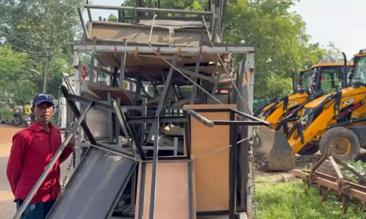 टेबल- कुर्सी बिक्री टेबल- कुर्सी बिक्री