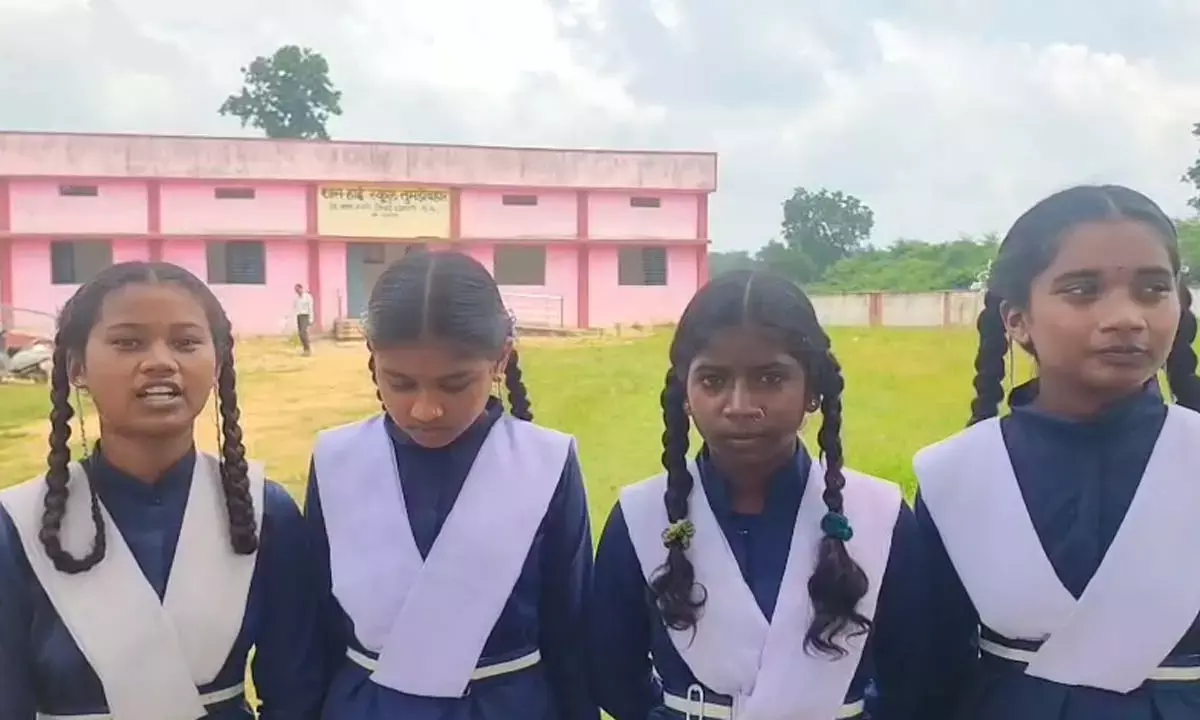 ओबीसी वर्ग की छत्राओं को नहीं मिला साइकिल