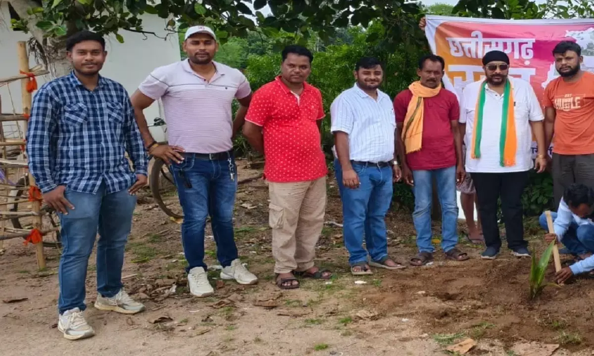 रजत जयंती महोत्सव : नगर पंचायत नगरी में नारियल के पौधों का रोपण, नगर वासियों ने लिया पौधों को विकसित करने का संकल्प