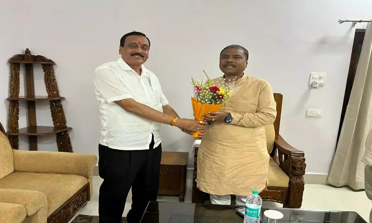 मंत्री केदार कश्यप ने परिवहन समस्याओं का किया निराकरण : जिलाध्यक्ष संतोष गुप्ता ने भेंट कर लोगों की तरफ से किया आभार व्यक्त