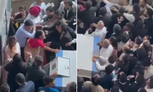 Clashes between lawyers and family at Delhi Tis Hazari court