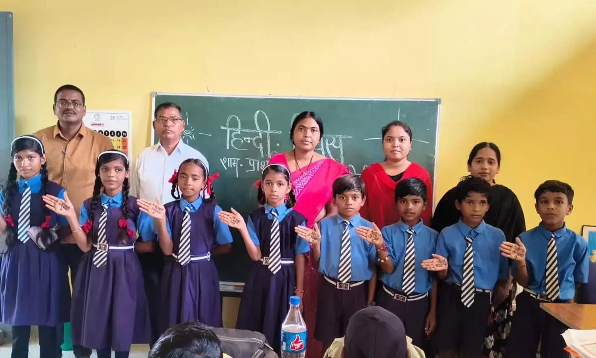 प्रायमरी के बच्चों का अनूठा हिंदी प्रेम