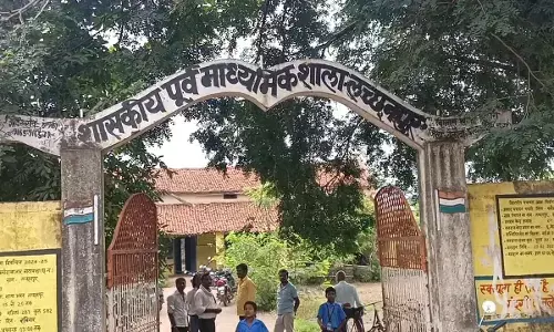 मिड डे मील में कुत्ते का जूठा खाना : हाईकोर्ट के आदेश के बाद मिली सहायता राशि, 84 बच्चों को 21 लाख की मदद