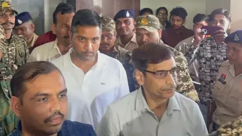 चैतन्य पर ईडी के आरोप : 1000 करोड़ रुपए मैनेज, 29 करोड़ रीयल स्टेट में निवेश किया चैतन्य पर ईडी के आरोप : 1000 करोड़ रुपए मैनेज, 29 करोड़ रीयल स्टेट में निवेश किया