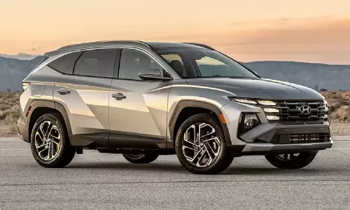 ग्राहक कंपनी की किस कार पर दबाकर खर्च कर रहे लाखों रुपए, अगस्त की लिस्ट से देखें