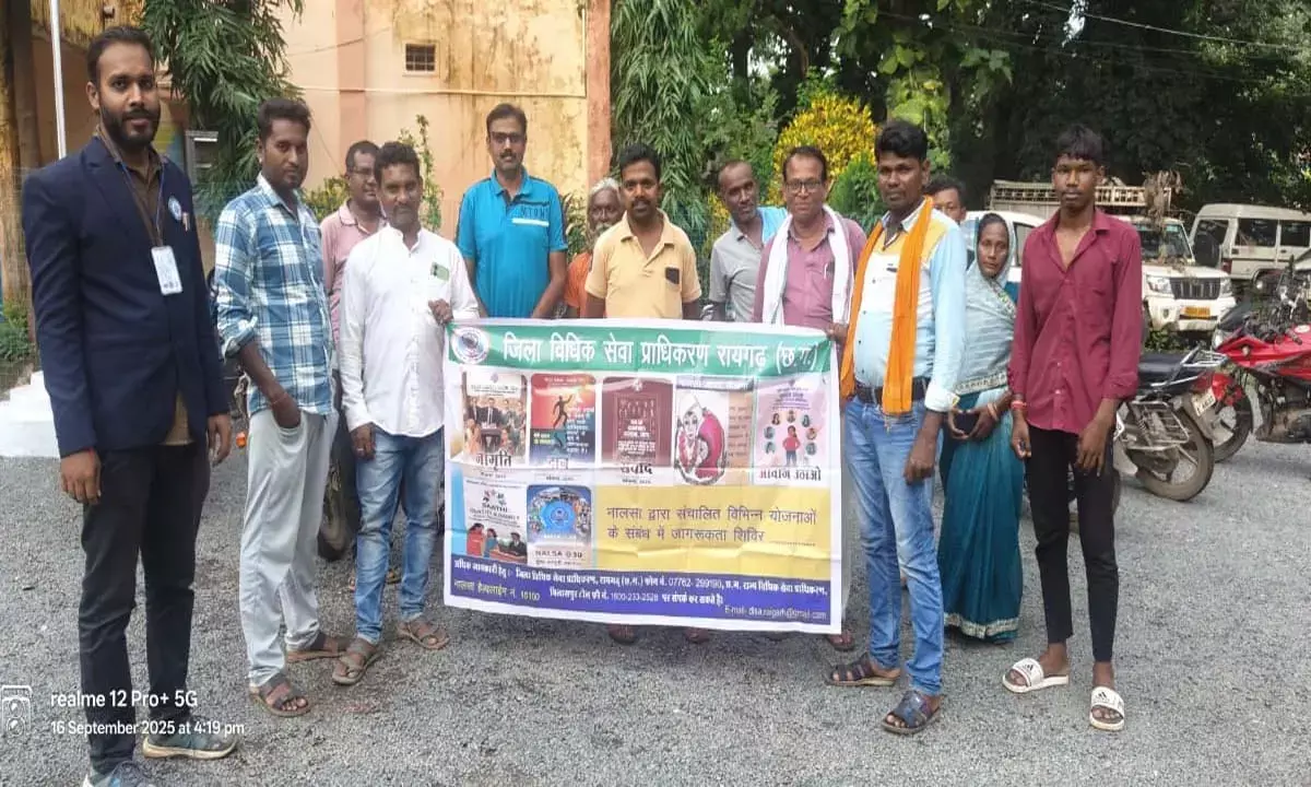 बरमकेला थाने में विधिक साक्षरता शिविर: लोगों को राष्ट्रीय विधिक सेवा प्राधिकरण की नई योजनाओं की दी जानकारी