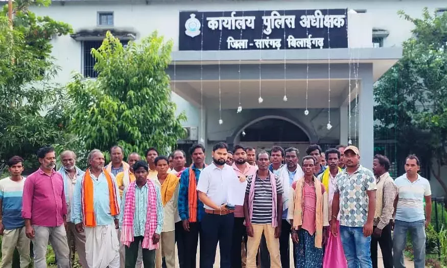 दबंगई और अवैध शराब पर फूटा ग्रामीणों का गुस्सा