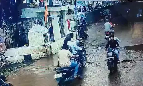 थाना से कुछ दूरी पर दिनदहाड़े 5 लाख की उठाईगिरी