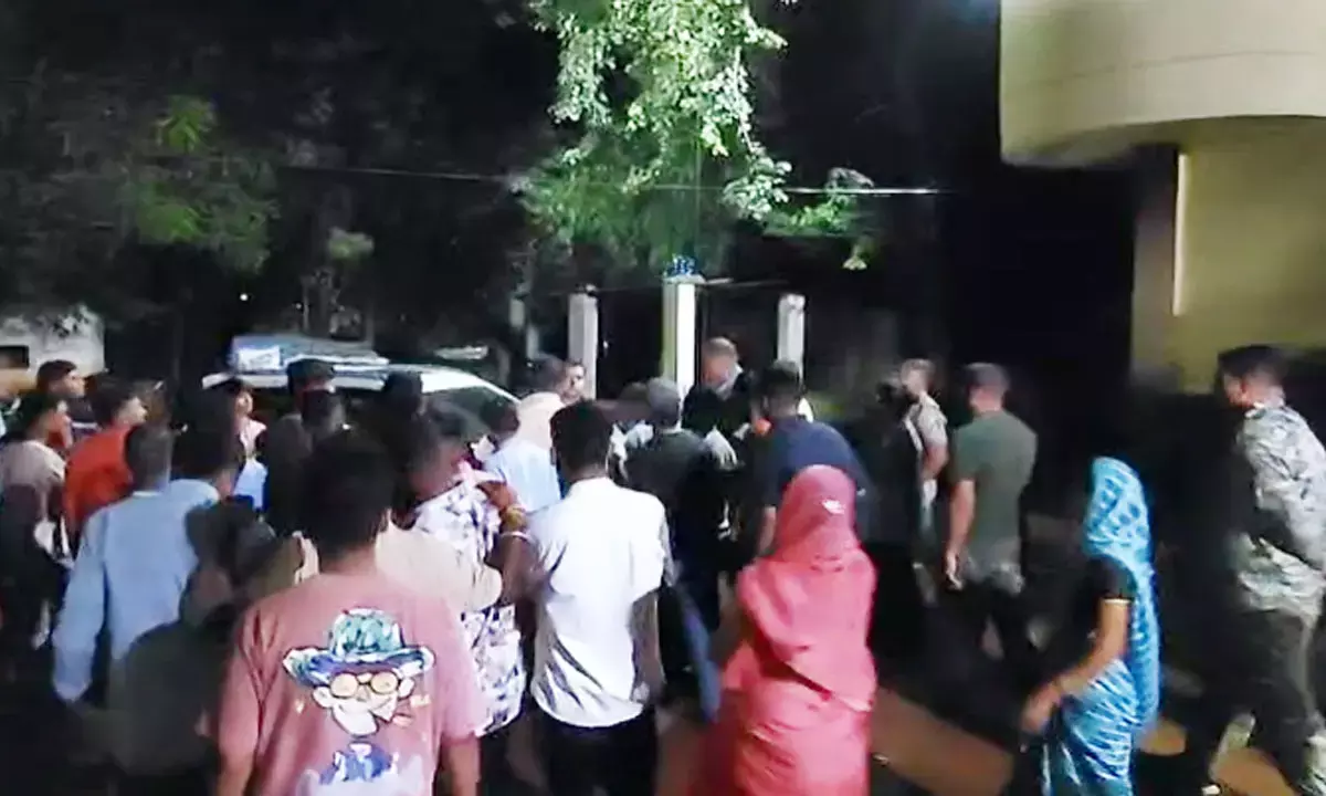 लोगों ने रुद्री थाने का किया घेराव लोगों ने रुद्री थाने का किया घेराव