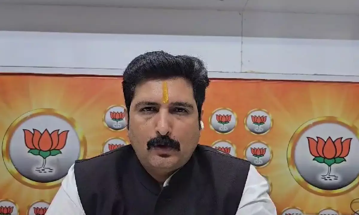 कांग्रेस की यात्रा में विवाद : भाजपा ने लगाया अशोक चक्र के अपमान का आरोप, चिमनानी बोले- ये संविधान के साथ देश का भी अपमान