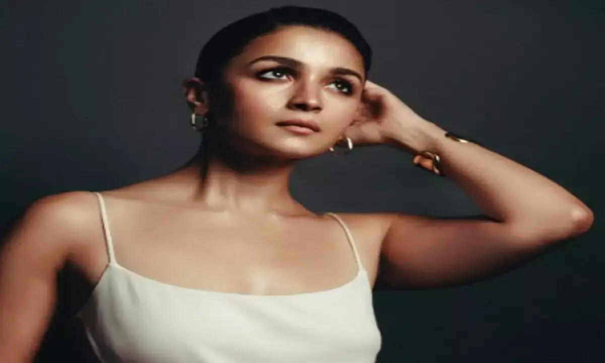 एक्ट्रेस आलिया भट्ट का ग्लैमरस लुक