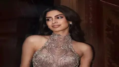 खुशी कपूर स्टाइलिश लुक