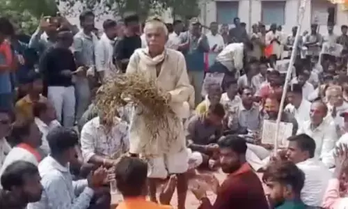 फसल बीमा: राजगढ़ की पचोर मंडी किसानों का जोरदार आंदोलन।