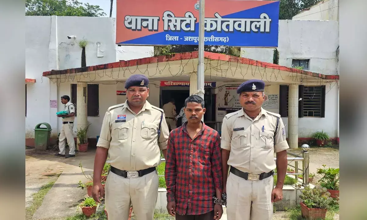 कलयुगी बेटा गिरफ्तार : पारिवारिक विवाद में पत्थर से मार-मारकर ले ली पिता की जान