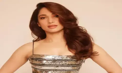 एक्ट्रेस तमन्ना भाटिया का मैक्सी ड्रेस लुक