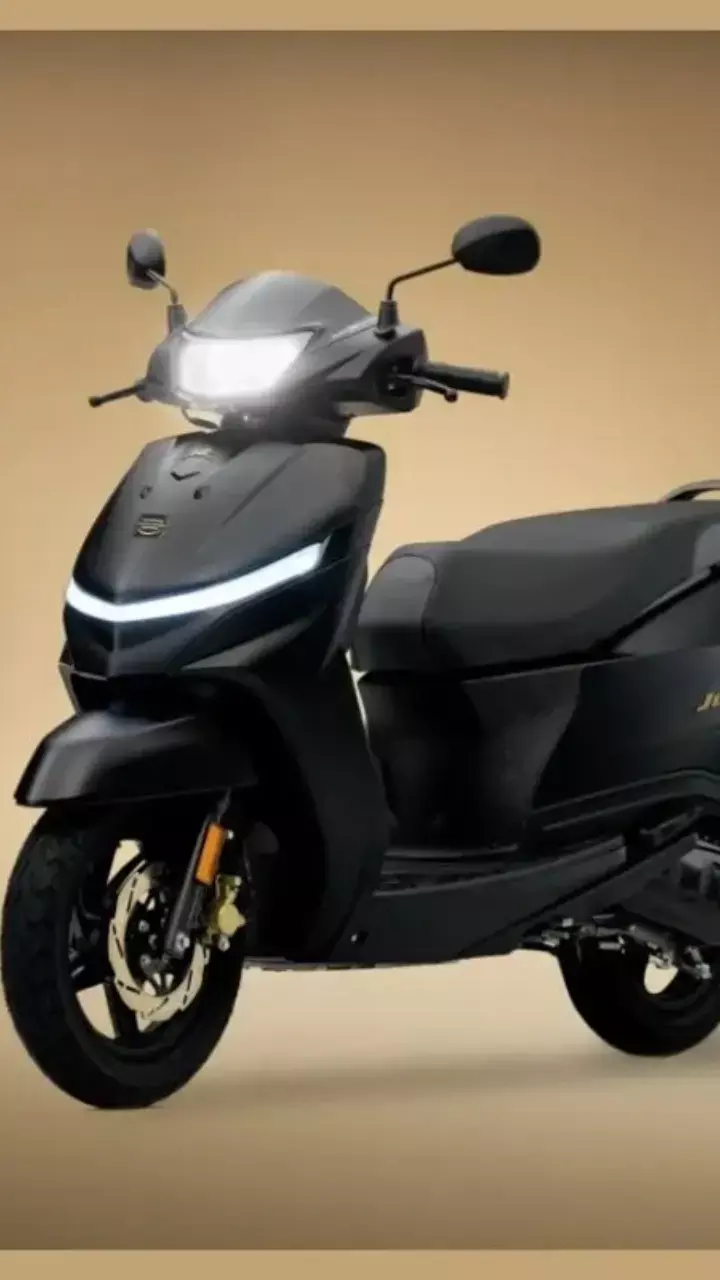 देखें टीवीएस जुपिटर के नये स्टारडस्ट ब्लैक एडिशन के शानदार फीचर्स और कीमत