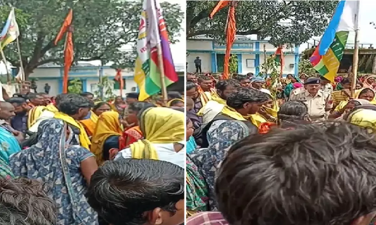 कवर्धा जिले में एक और बवाल : कामठी गांव में दुर्गा पंडाल को उखाड़ फेंका, दो पक्ष आपस में भिड़े