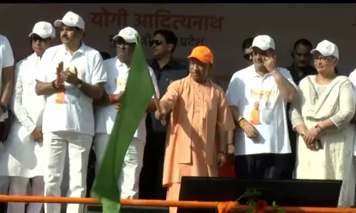 फिट इंडिया और नशा मुक्ति का संदेश लेकर लखनऊ में दौड़ी युवाओं की फौज, सीएम योगी ने दिखाई हरी झंडी