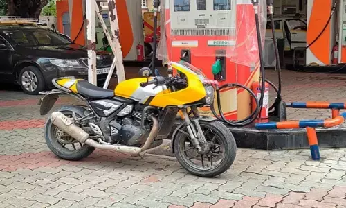 Triumph Thruxton 400 fuel efficiency tested check details