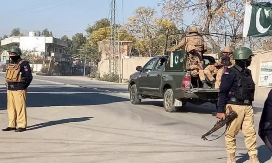 खैबर पख्तूनख्वा में एयर स्ट्राइक, 30 नागरिकों की मौत, सेना ने करवाई से किया इनकार