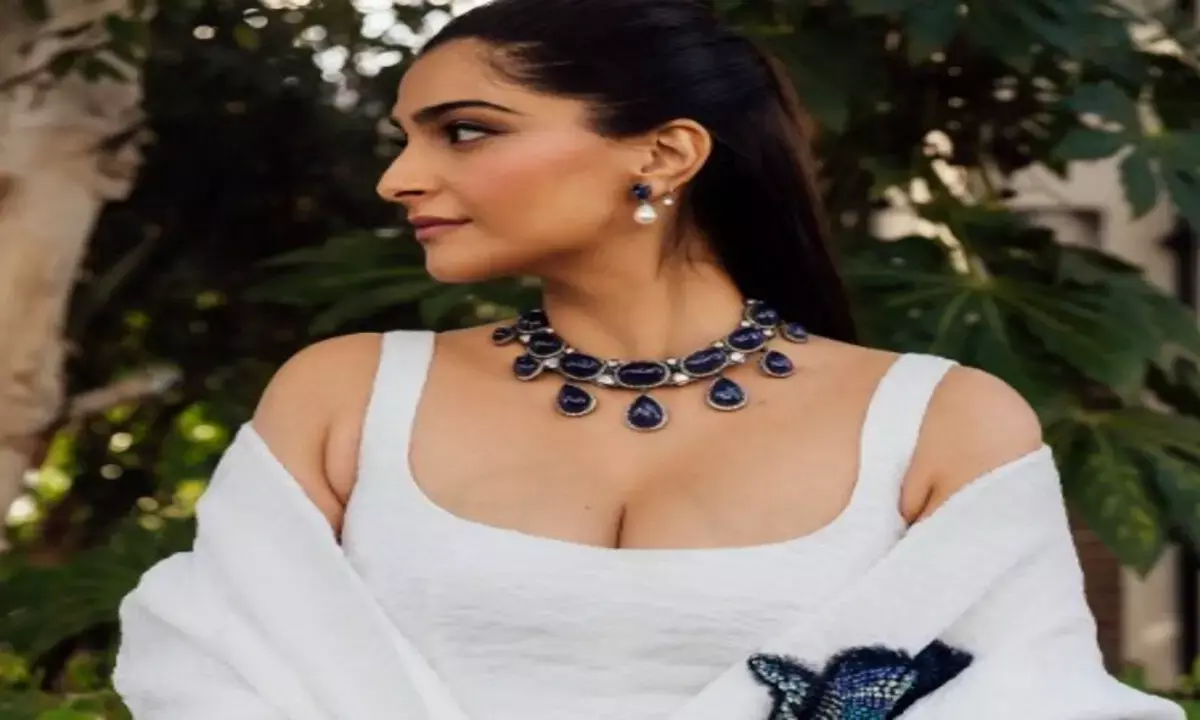 एक्ट्रेस सोनम कपूर का नया लुक