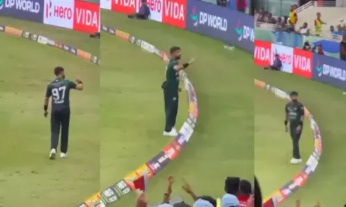 Pakistani Player Controversial Gesture