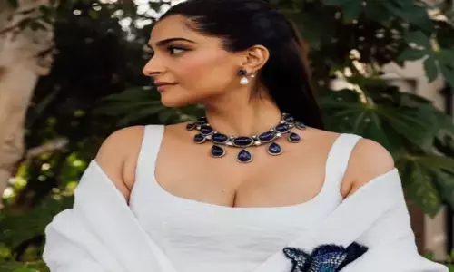 एक्ट्रेस सोनम कपूर का नया लुक एक्ट्रेस सोनम कपूर का नया लुक