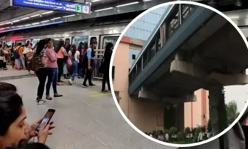 Woman Fall From Metro Station