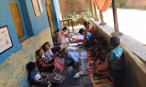 खपरैलनुमा मकान में चल रहा आंगनबाड़ी केंद्र : बच्चों की सुरक्षा पर मंडरा रहा संकट, अधिकारी बोले- भेजा गया है प्रस्ताव