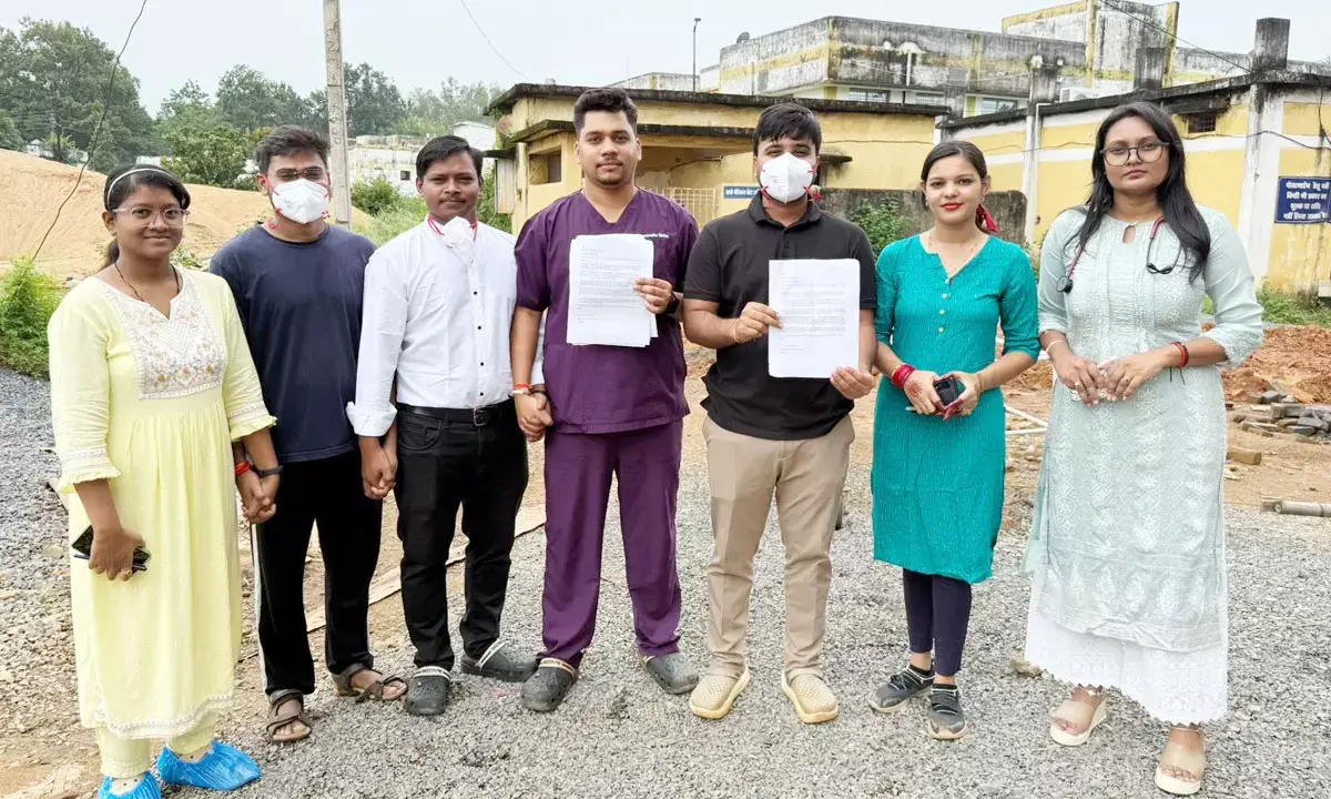 जिला अस्पताल के डॉक्टर