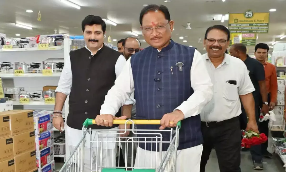 मुख्यमंत्री विष्णुदेव साय के मार्ट पहुंचे