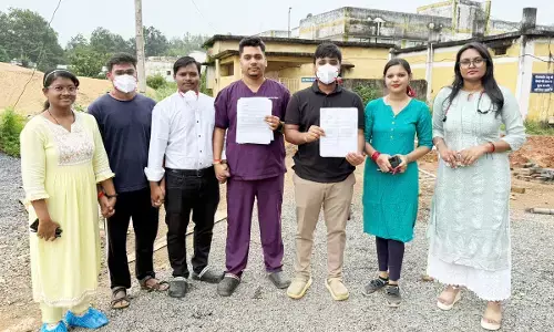 जिला अस्पताल के डॉक्टर जिला अस्पताल के डॉक्टर