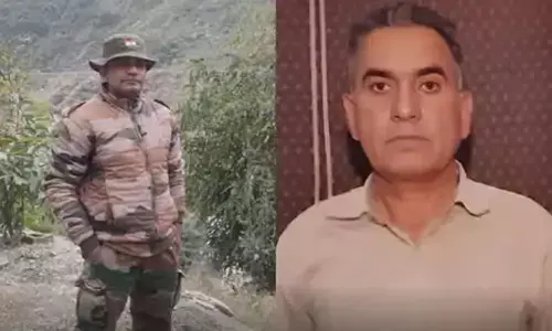 शहीद बेटे की प्रतिमा खंडित होने से टूटा पिता, सदमे में गई जान