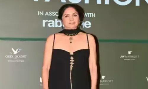 एक्ट्रेस नीना गुप्ता ब्लैक गाउन लुक