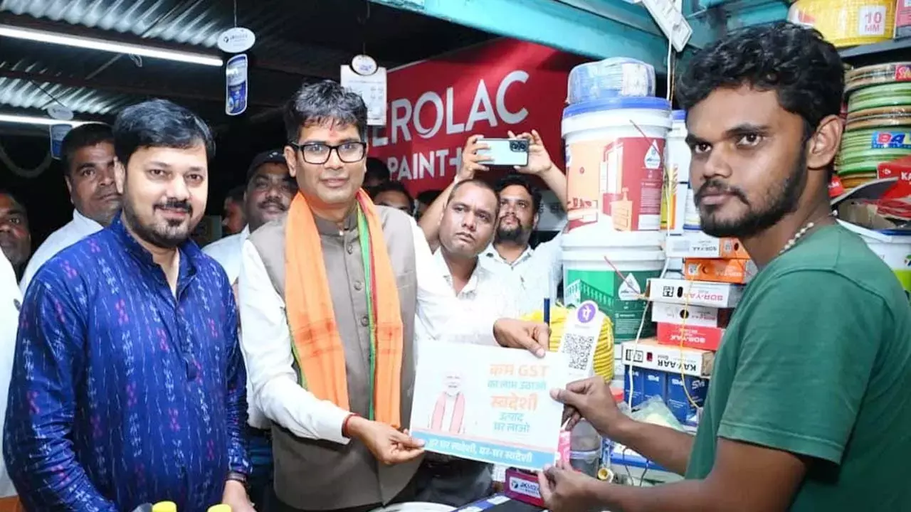 राजधानी की बाजारों में पहुंचे वित्तमंत्री राजधानी की बाजारों में पहुंचे वित्तमंत्री