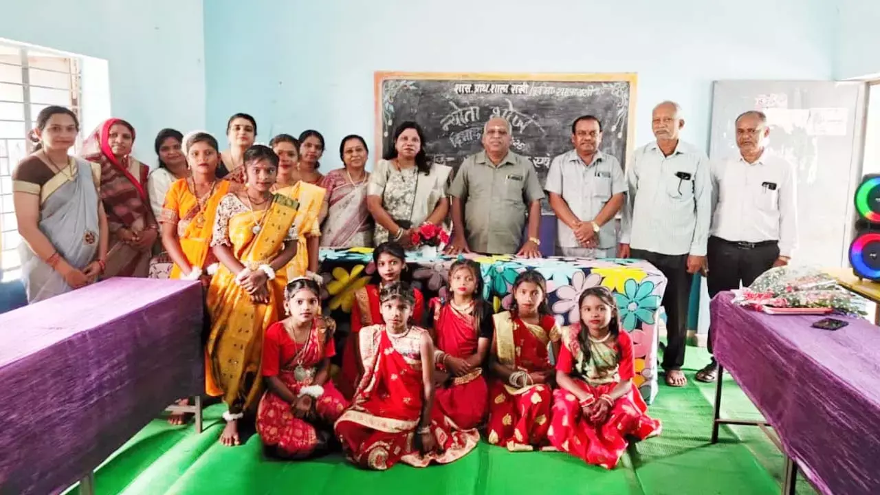 राखी स्कूल में न्योता भोज का आयोजन