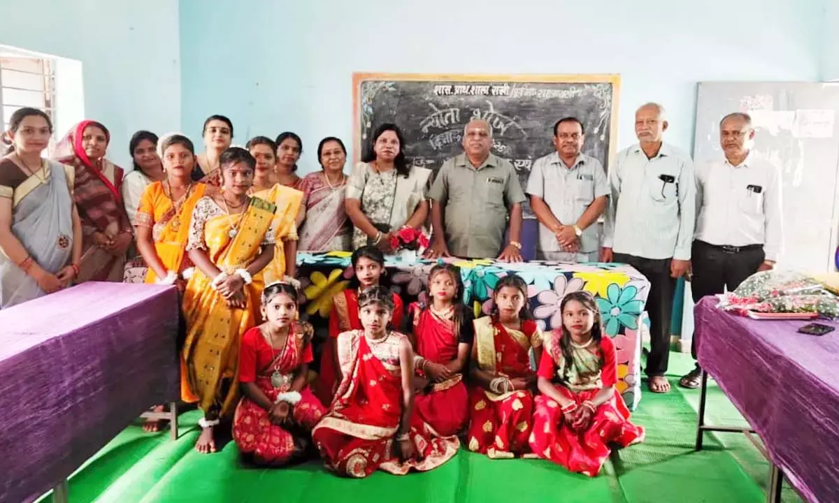 राखी स्कूल में न्योता भोज का आयोजन