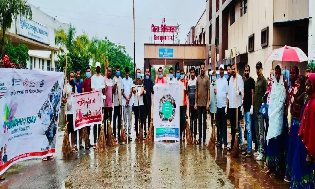 जिला अस्पताल में जनप्रतिनिधियों, अधिकारियों और नागरिकों ने किया सामूहिक श्रमदान जिला अस्पताल में जनप्रतिनिधियों, अधिकारियों और नागरिकों ने किया सामूहिक श्रमदान