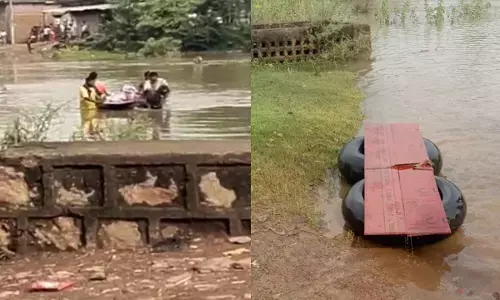 शव को नाला पार कराते ग्रामीण